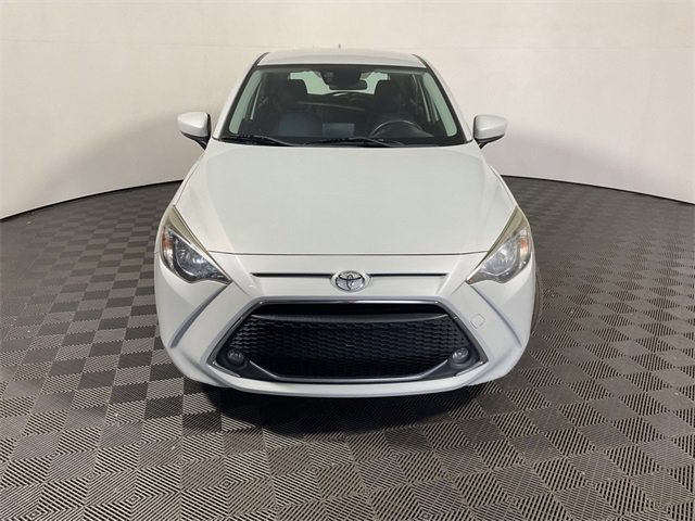 2020 Toyota Yaris LE photo 2