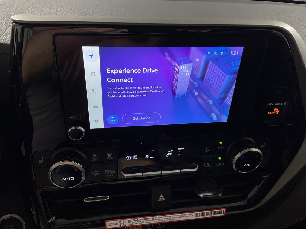 2026 Toyota Highlander XLE photo 3