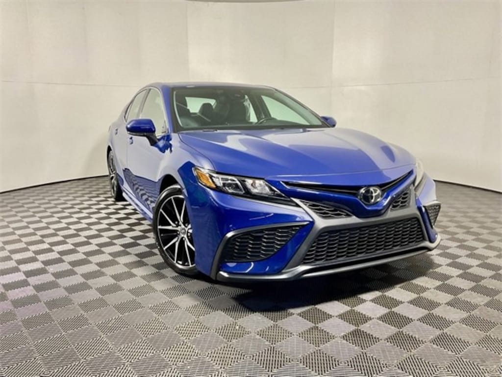 Used 2023 Toyota Camry SE Sedan