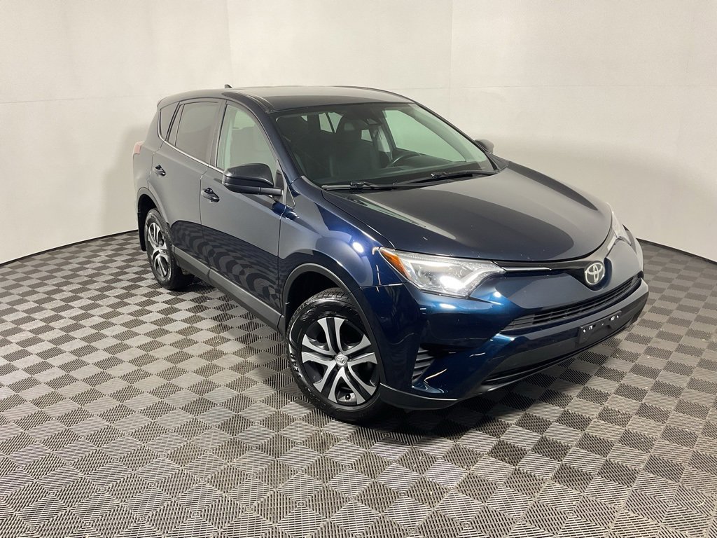 2018 Toyota RAV4 LE photo 3