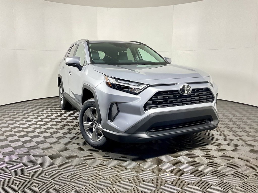 2025 Toyota RAV4 XLE's photo