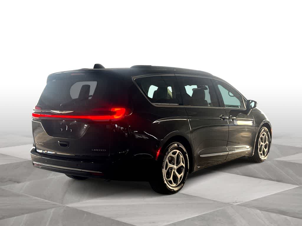 Thumbnail: 2023 Chrysler Pacifica - 8