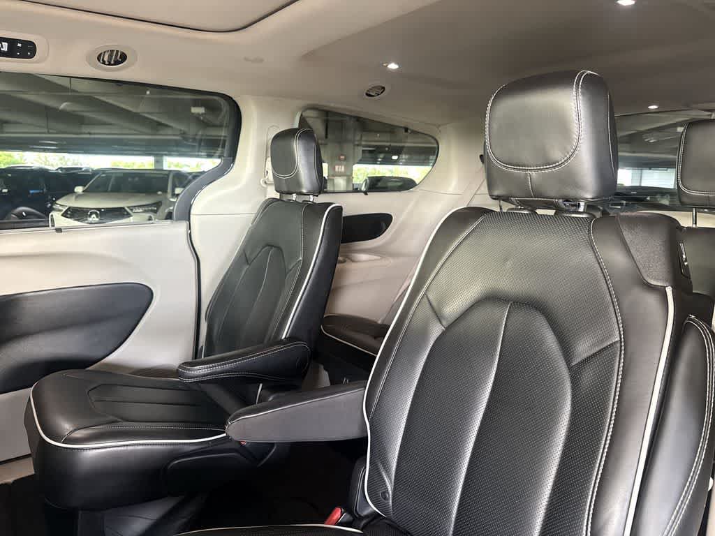 Thumbnail: 2023 Chrysler Pacifica - 25