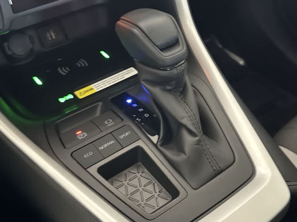 Thumbnail: 2025 Toyota RAV4 - 21