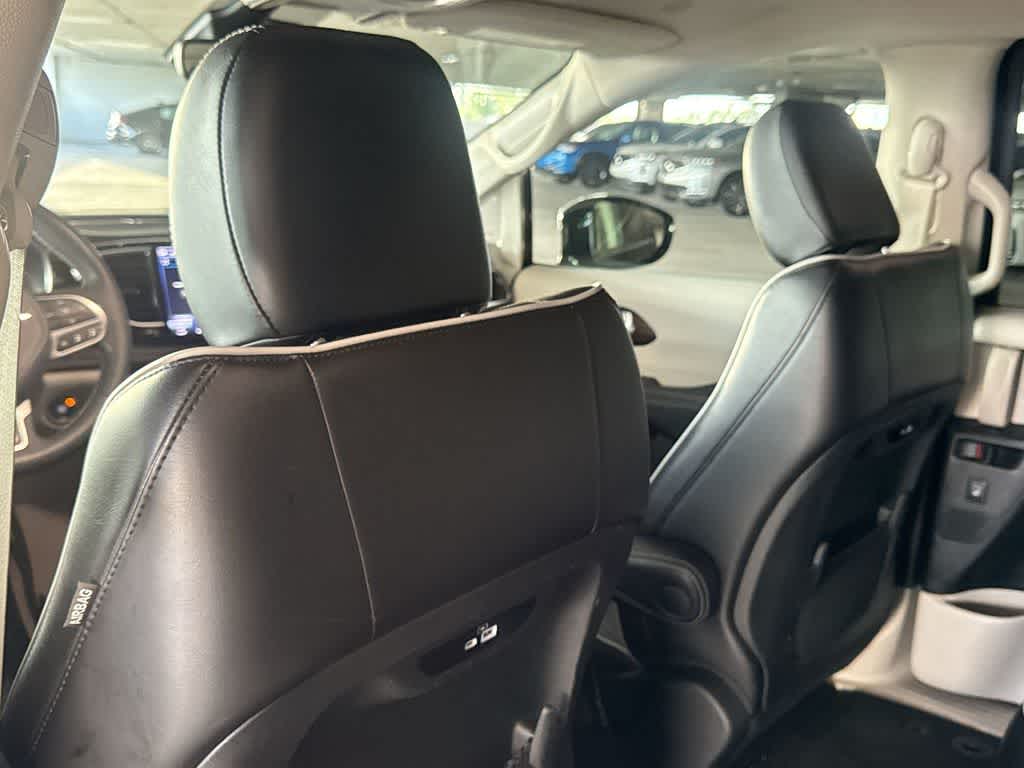 Thumbnail: 2023 Chrysler Pacifica - 24