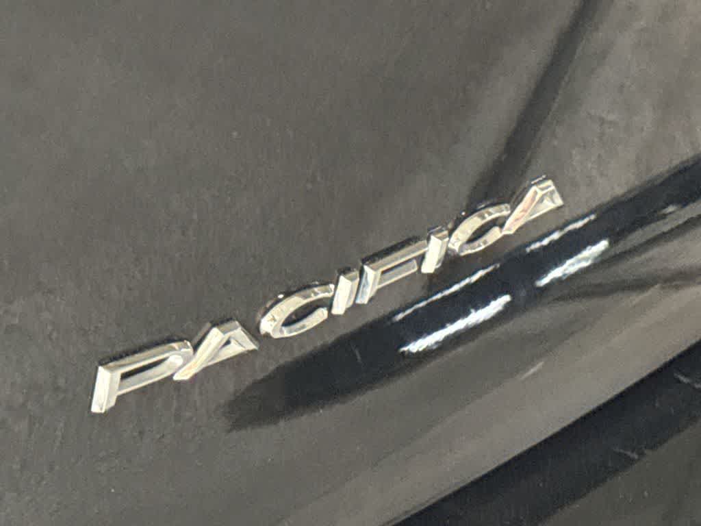 Thumbnail: 2023 Chrysler Pacifica - 10