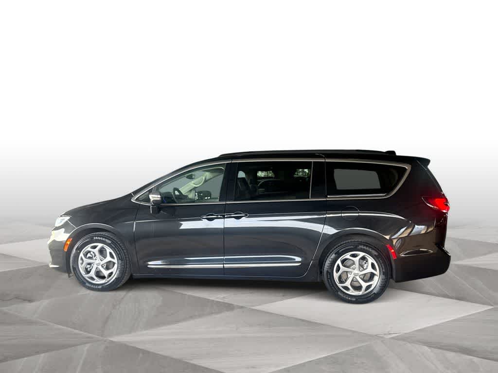 Thumbnail: 2023 Chrysler Pacifica - 5