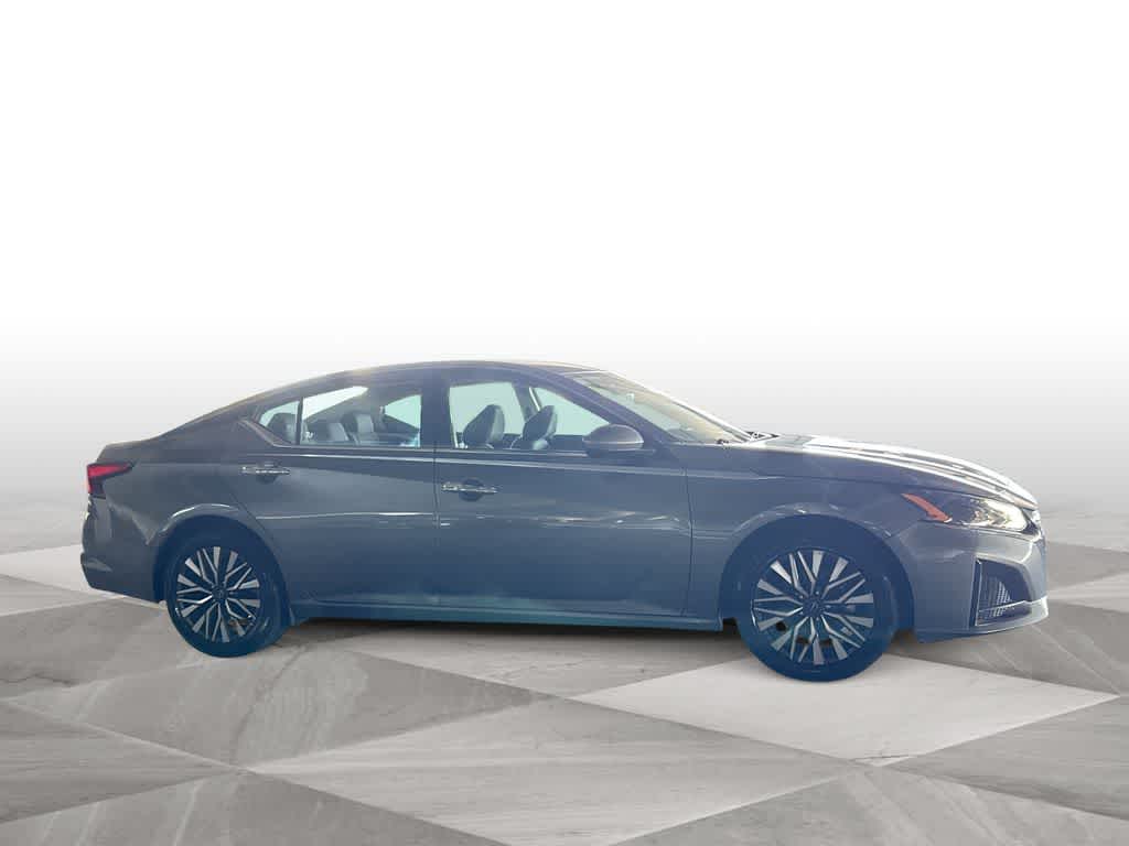 Thumbnail: 2023 Nissan Altima - 9