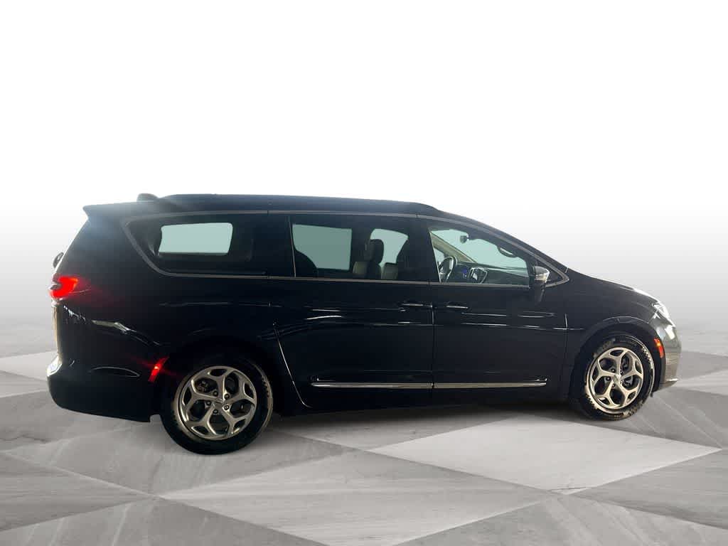 Thumbnail: 2023 Chrysler Pacifica - 9