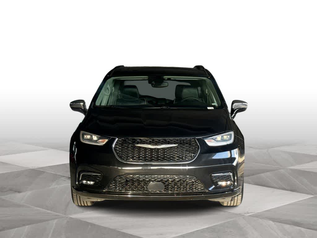 Thumbnail: 2023 Chrysler Pacifica - 3