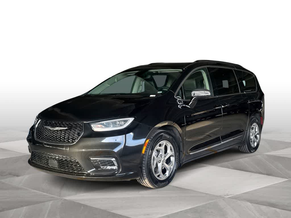 Thumbnail: 2023 Chrysler Pacifica - 4