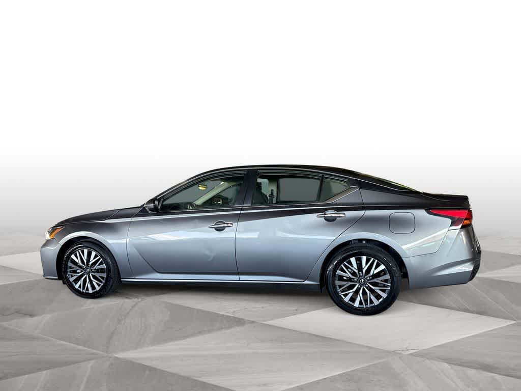 Thumbnail: 2023 Nissan Altima - 5