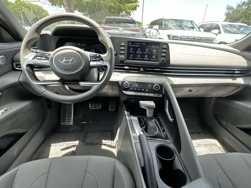 Thumbnail: 2025 Hyundai Elantra - 16