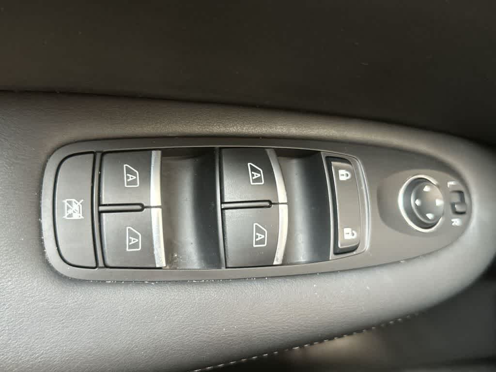 Thumbnail: 2023 INFINITI QX50 - 17