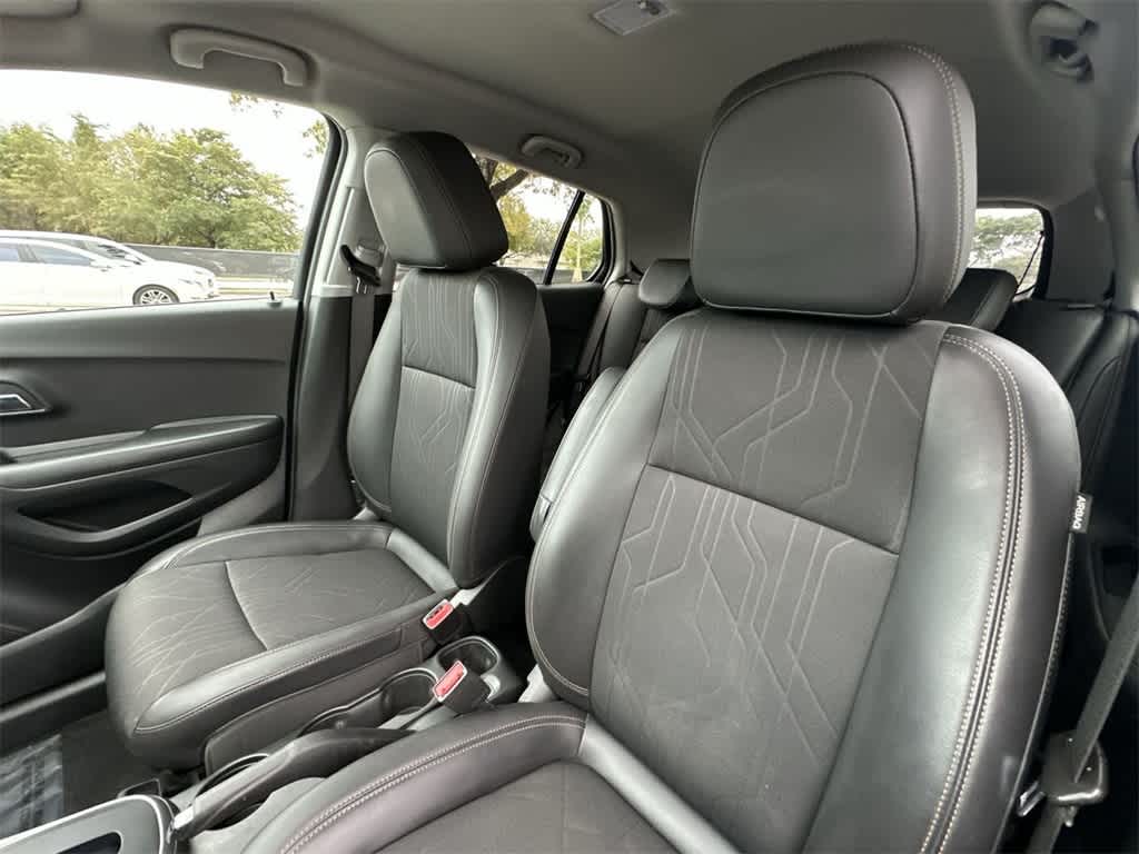 Thumbnail: 2022 Chevrolet Trax - 14