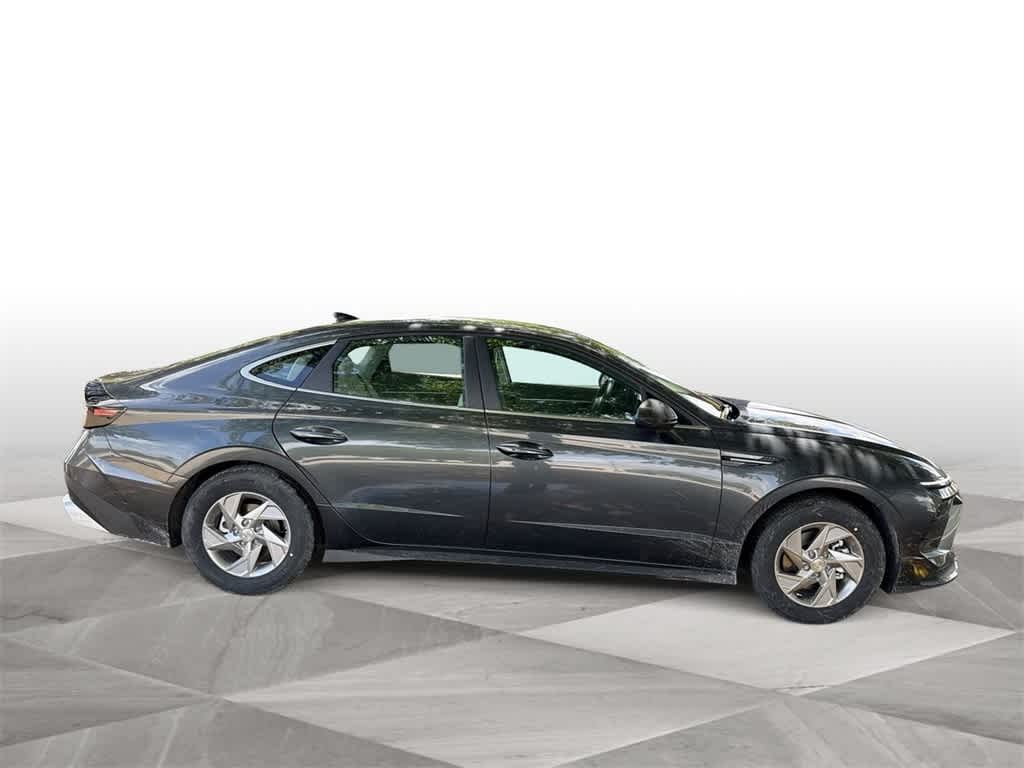 2025 Hyundai Sonata SE 9