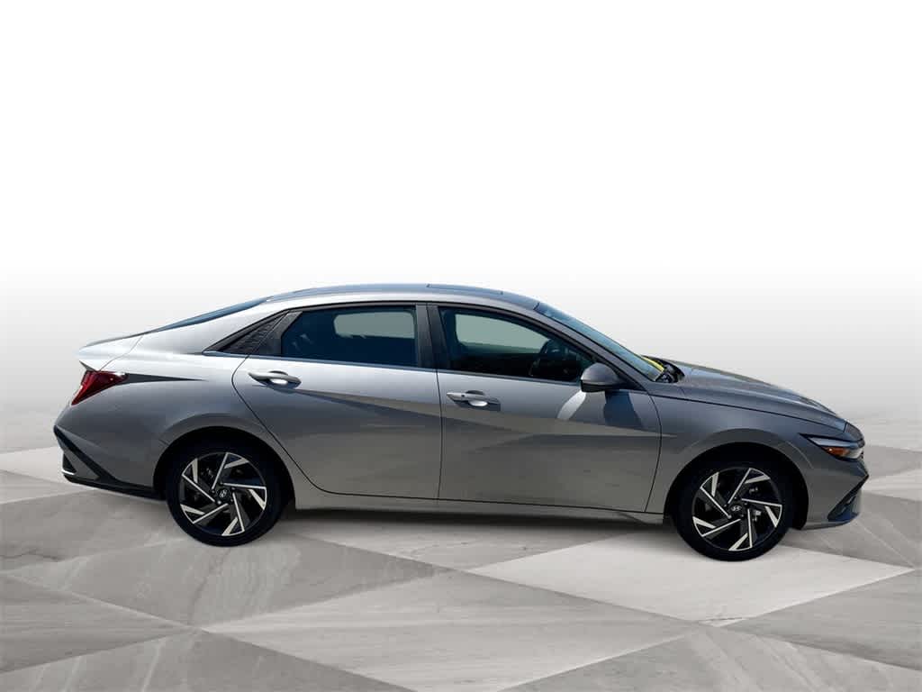 2025 Hyundai Elantra SEL 9