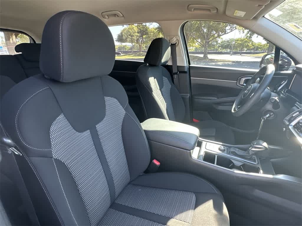 Thumbnail: 2023 Kia Sorento - 27