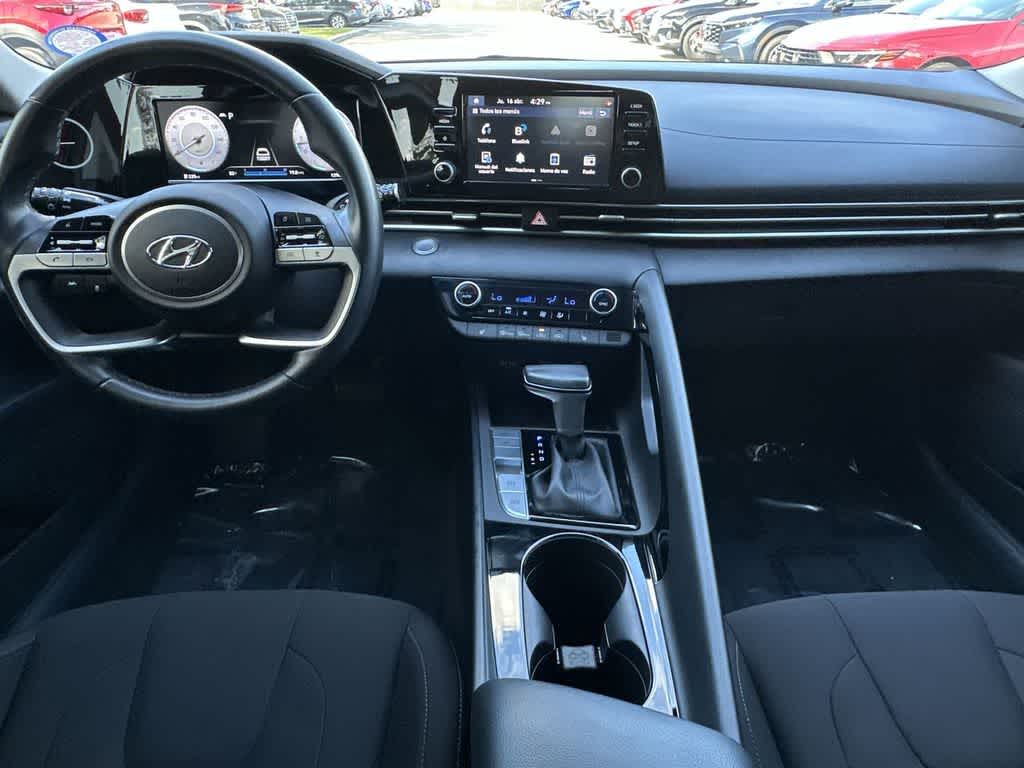 Thumbnail: 2022 Hyundai Elantra - 24