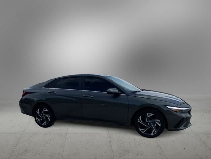 2024 Hyundai Elantra SEL 3
