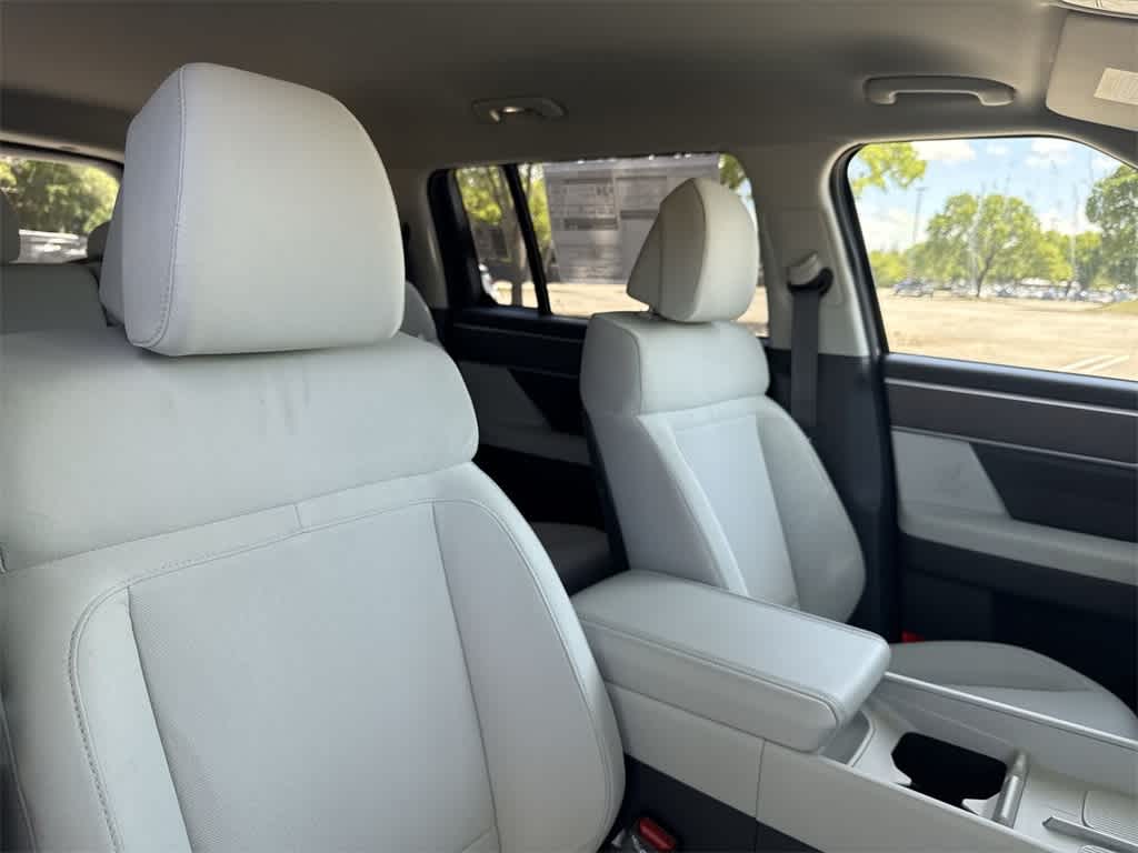 2025 Hyundai Santa Fe SE 27