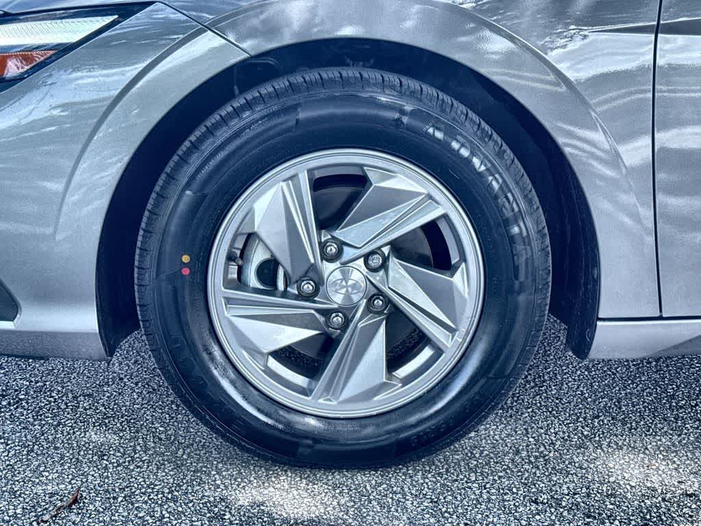 Thumbnail: 2024 Hyundai Elantra - 11