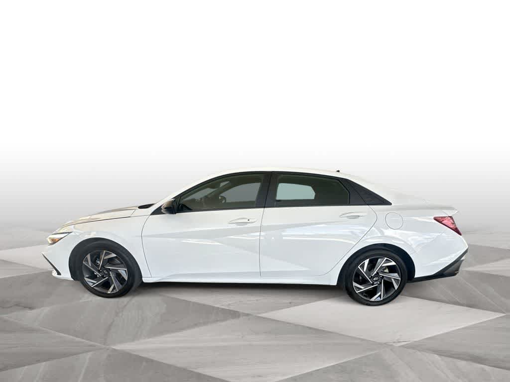 Thumbnail: 2025 Hyundai Elantra - 4
