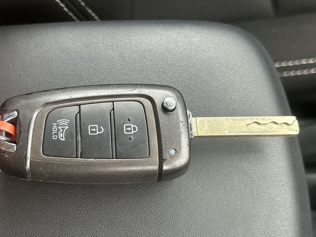 Thumbnail: 2023 Hyundai Venue - 28