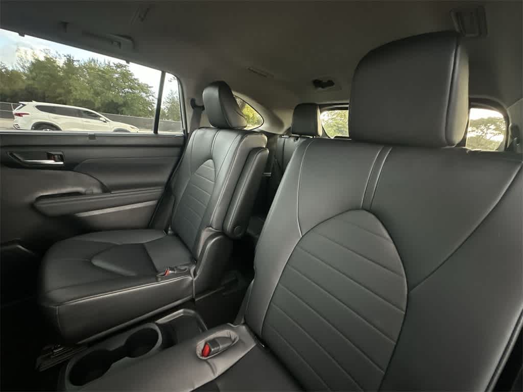 Thumbnail: 2023 Toyota Highlander - 22