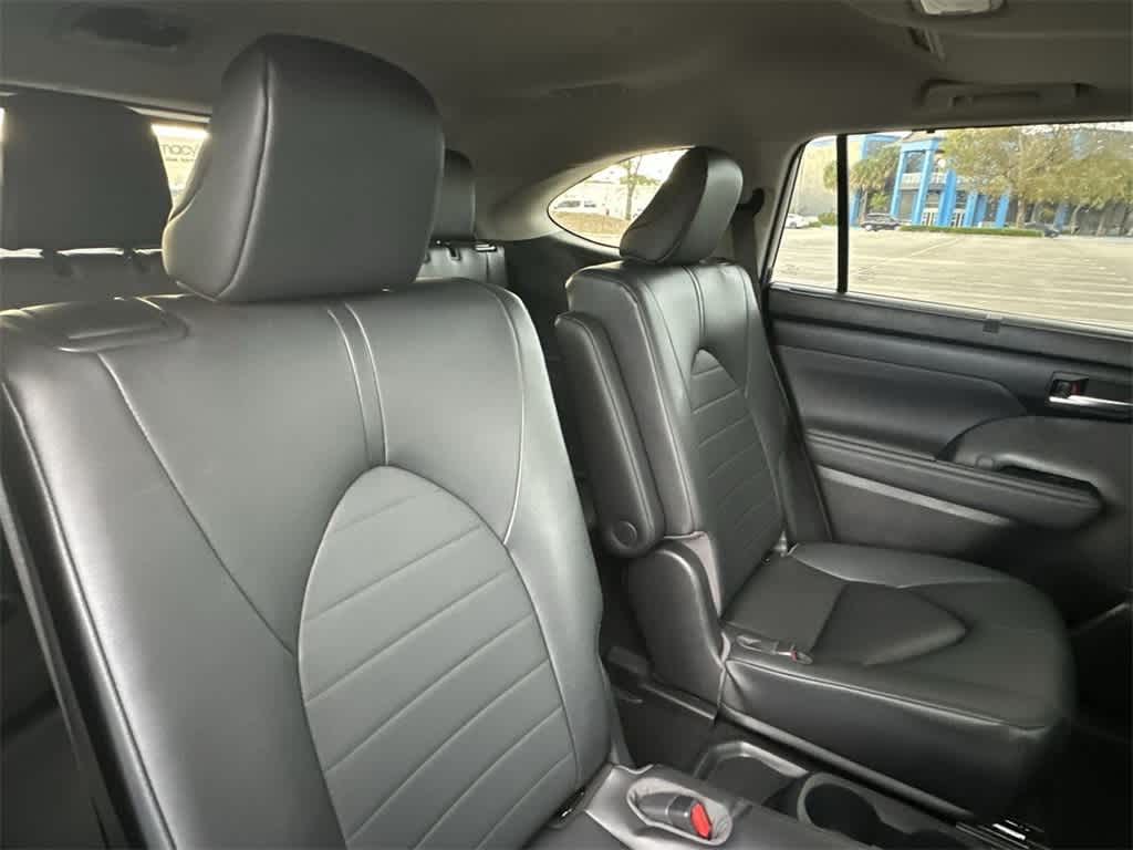 Thumbnail: 2023 Toyota Highlander - 26