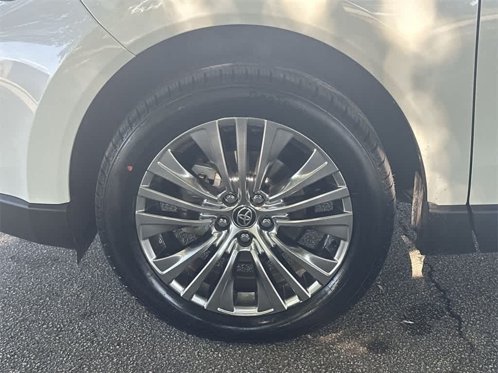 Thumbnail: 2022 Toyota Venza - 11