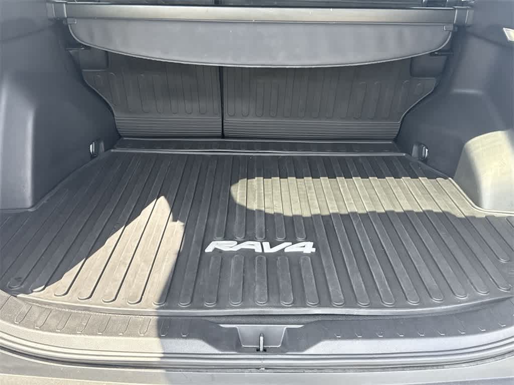 2022 Toyota RAV4 XLE 25