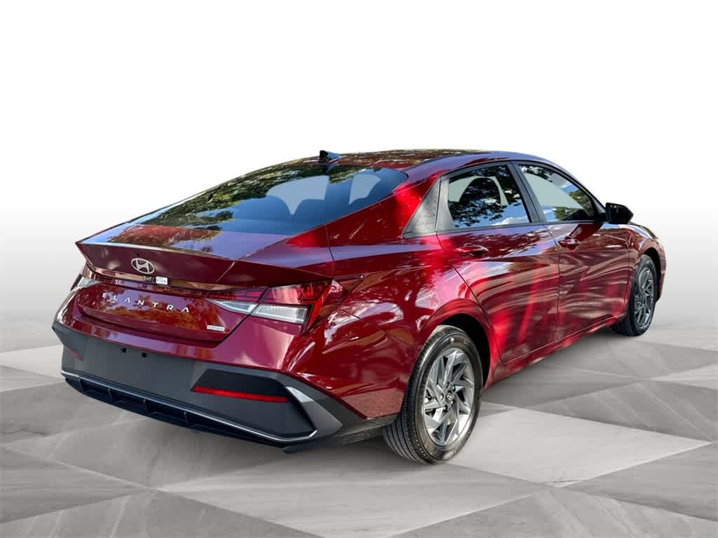 Thumbnail: 2024 Hyundai Elantra - 8