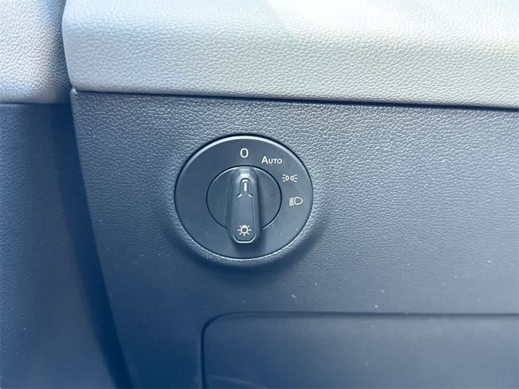 Thumbnail: 2022 Volkswagen Taos - 16