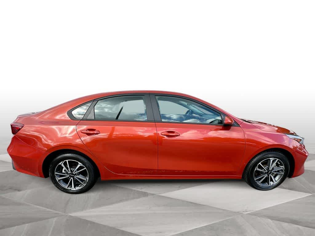 Thumbnail: 2023 Kia Forte - 9