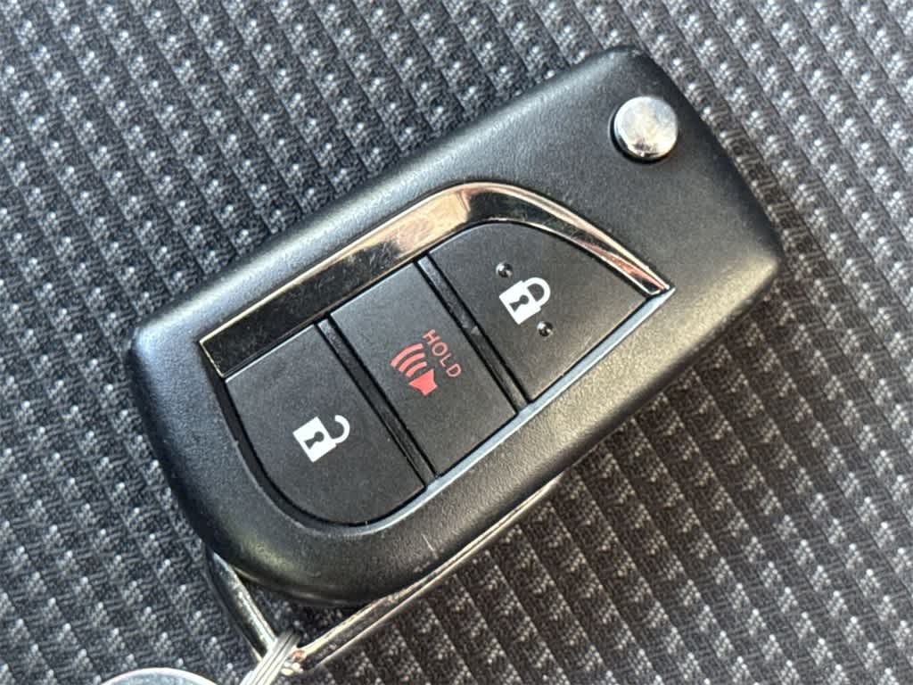 2024 Toyota RAV4 LE 28