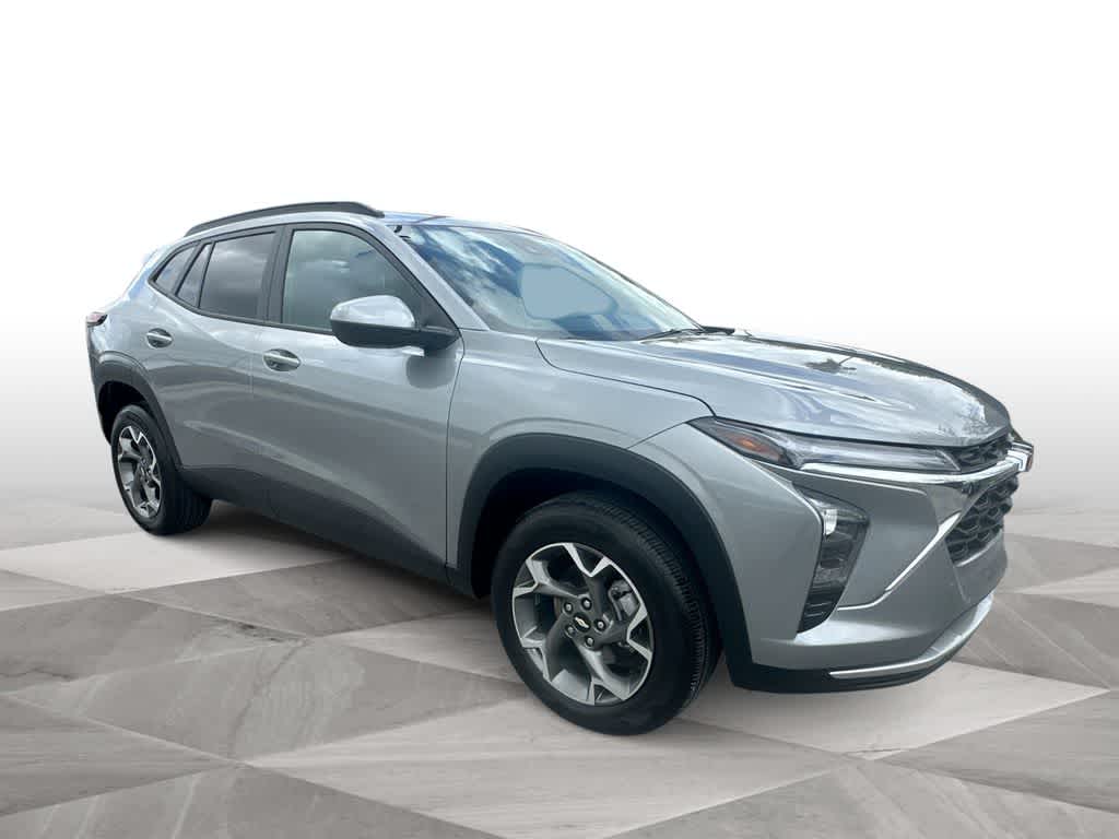 Thumbnail: 2025 Chevrolet Trax - 2