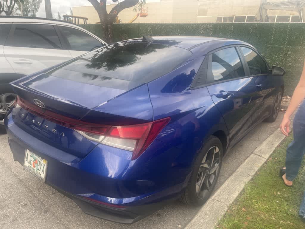 Thumbnail: 2023 Hyundai Elantra - 4
