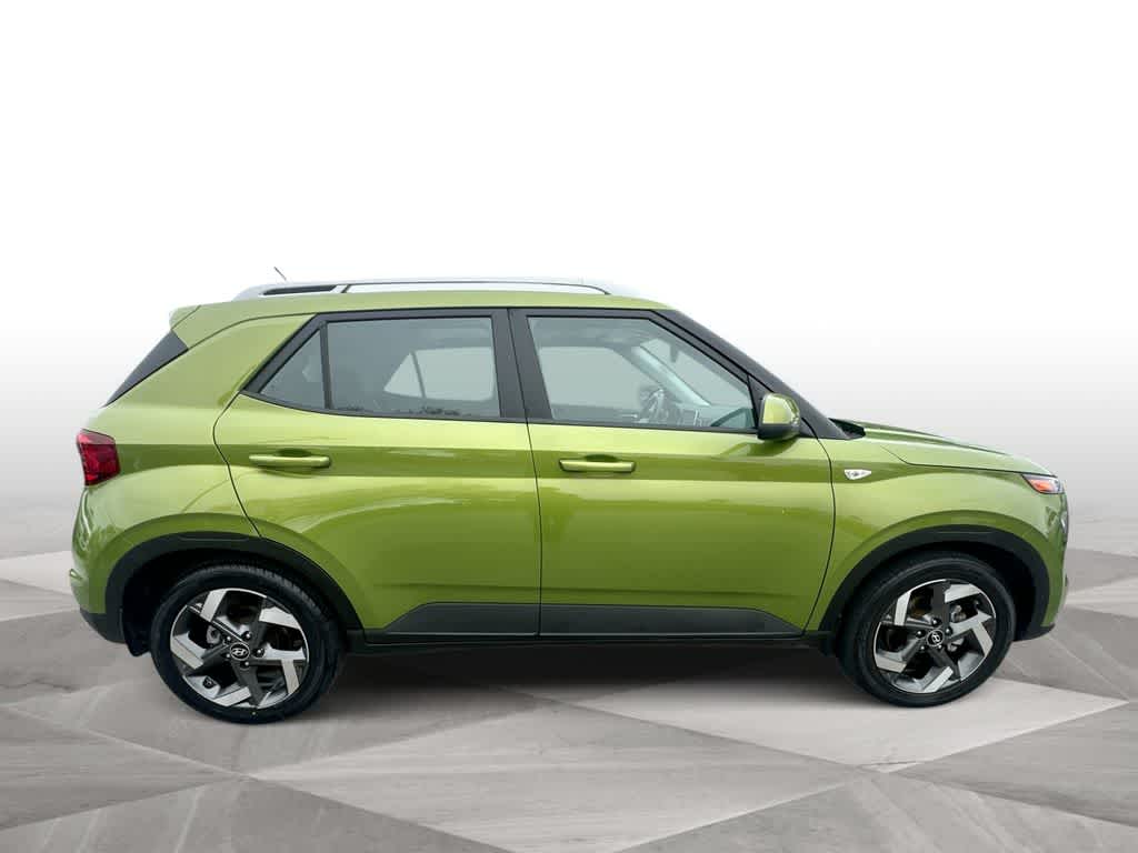 Thumbnail: 2023 Hyundai Venue - 9