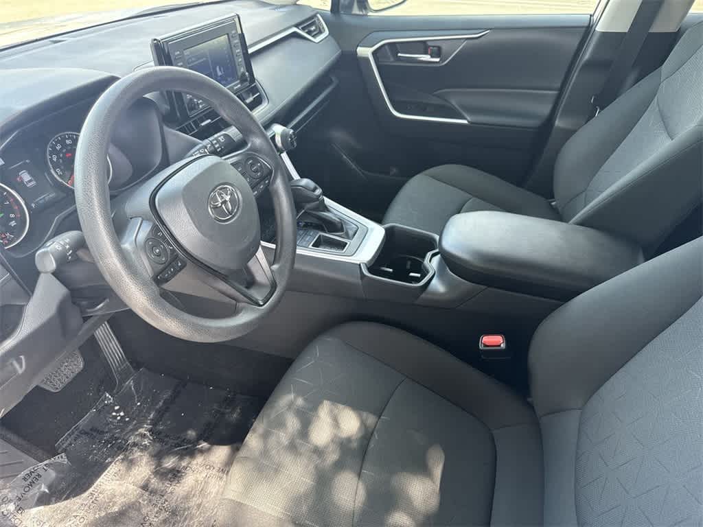 2022 Toyota RAV4 XLE 13