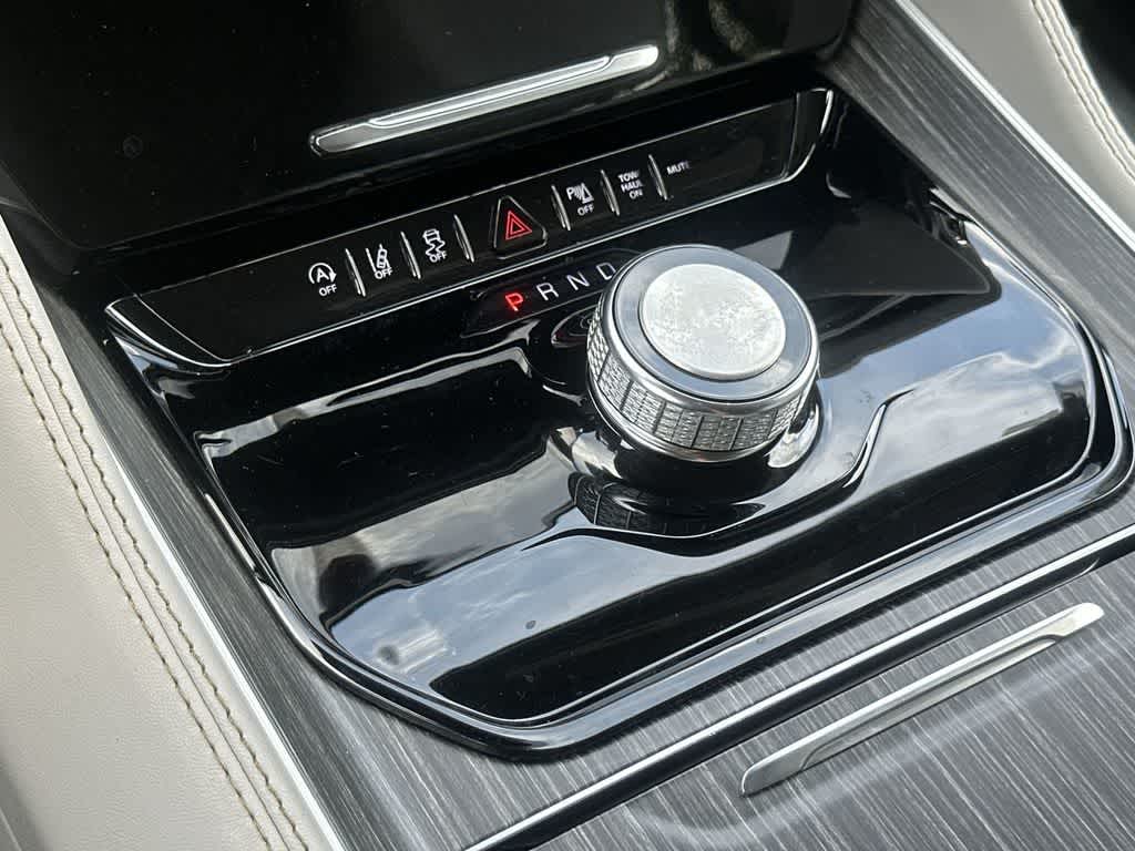 Thumbnail: 2023 Jeep Wagoneer - 21