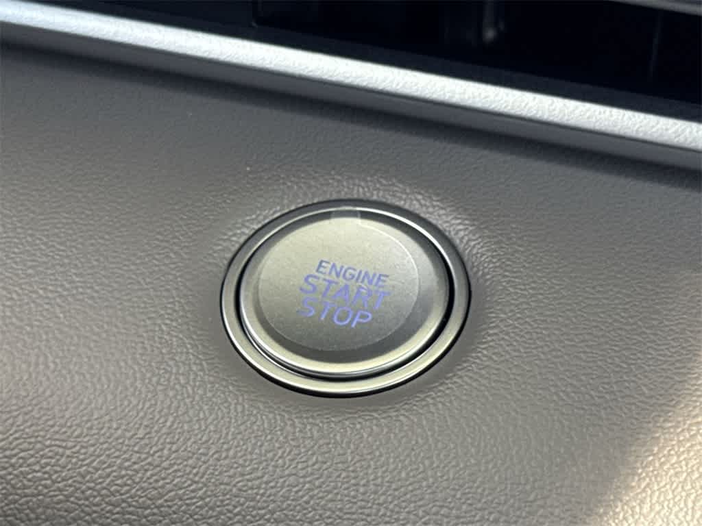 Thumbnail: 2025 Hyundai Elantra - 17