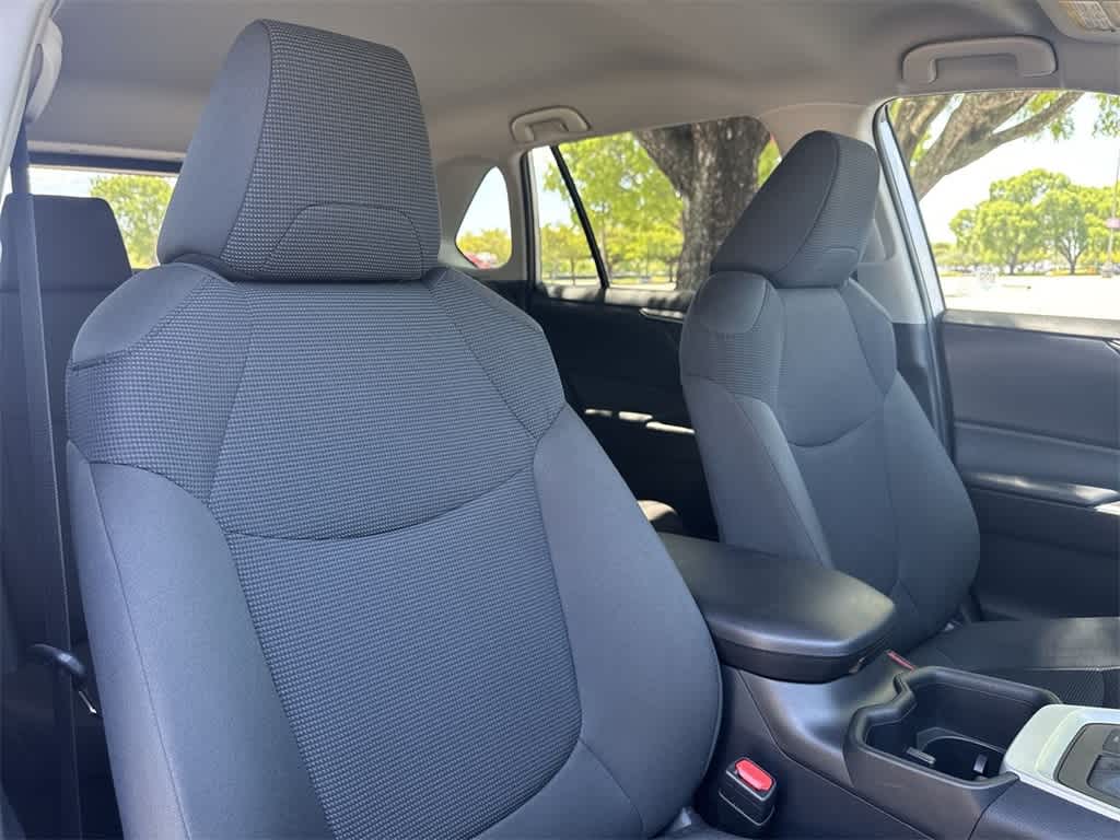 2024 Toyota RAV4 LE 27