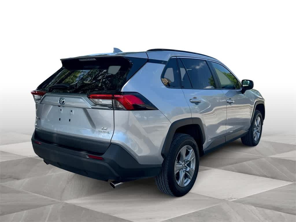 2024 Toyota RAV4 LE 8