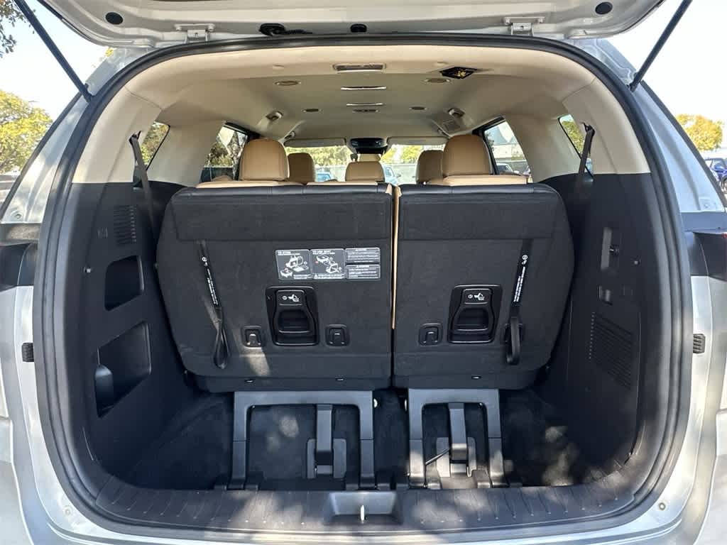 Thumbnail: 2023 Kia Carnival - 25