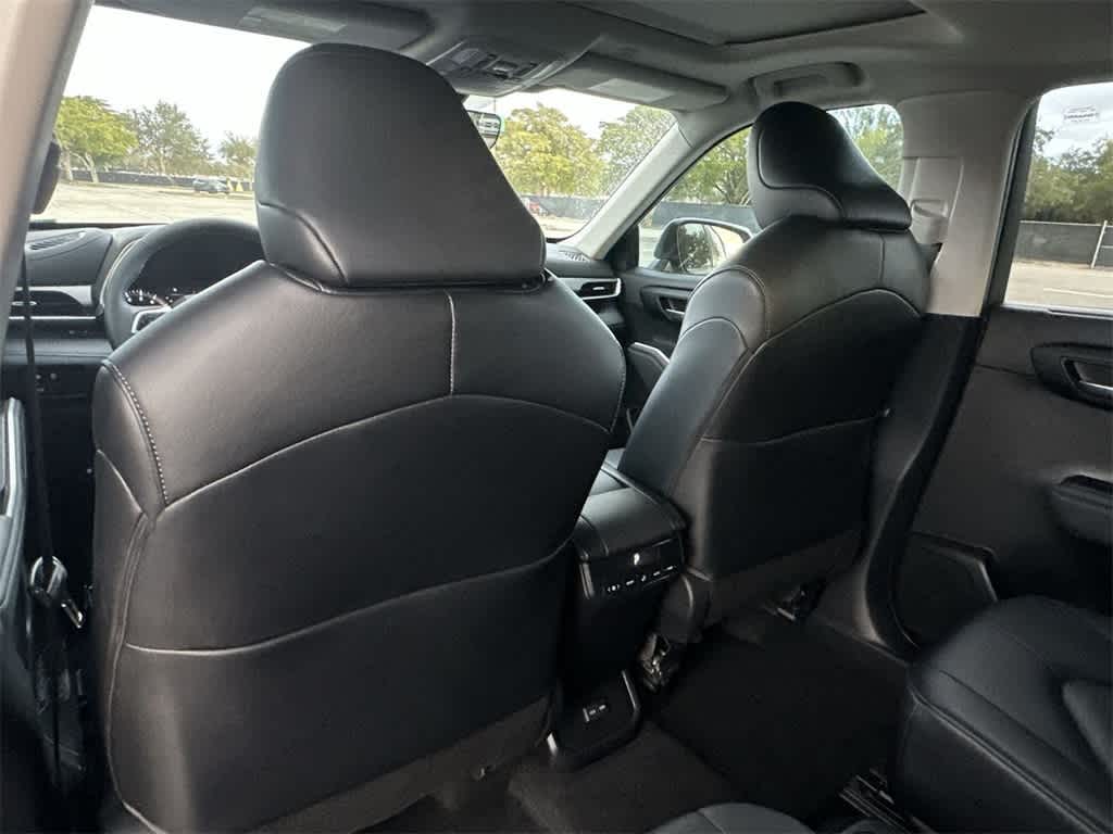 Thumbnail: 2023 Toyota Highlander - 23