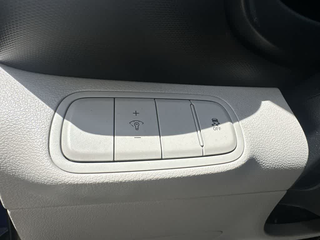 Thumbnail: 2023 Hyundai Venue - 29