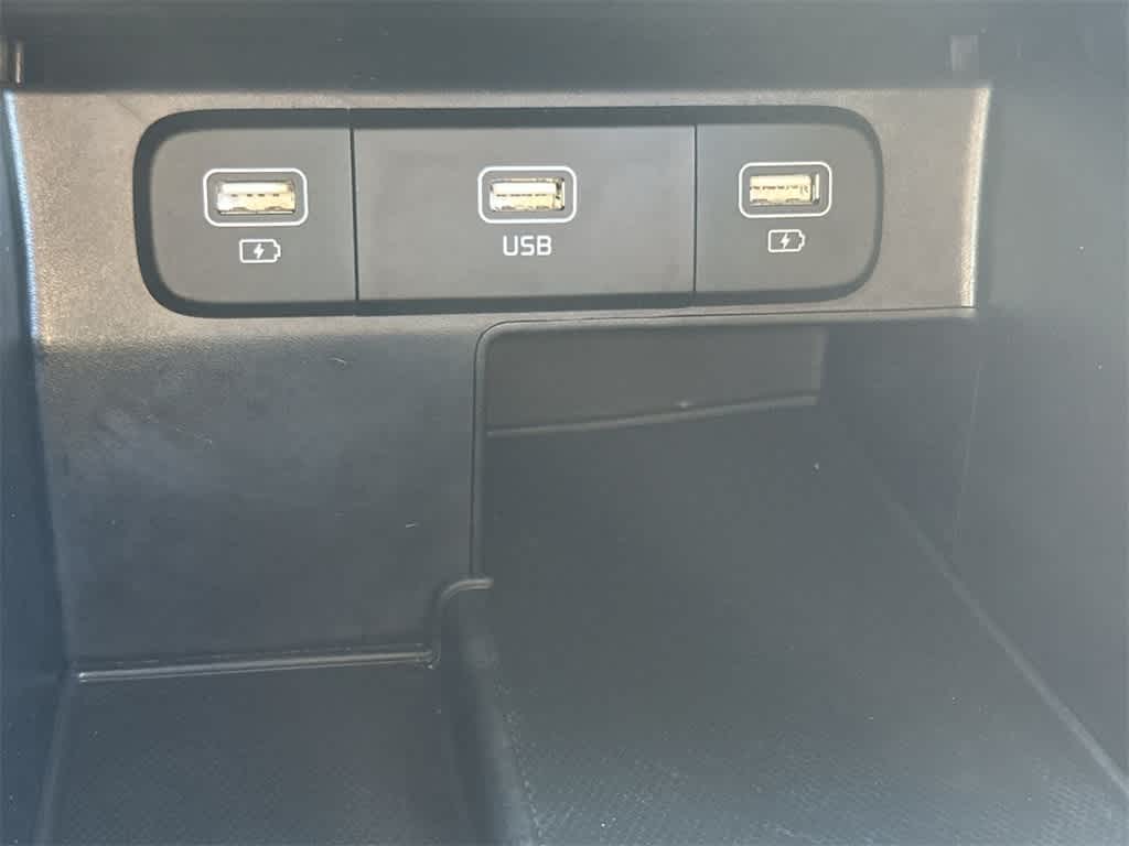 Thumbnail: 2023 Kia Sorento - 17