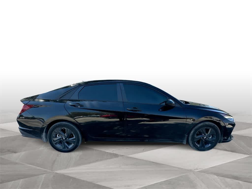 Thumbnail: 2022 Hyundai Elantra - 9