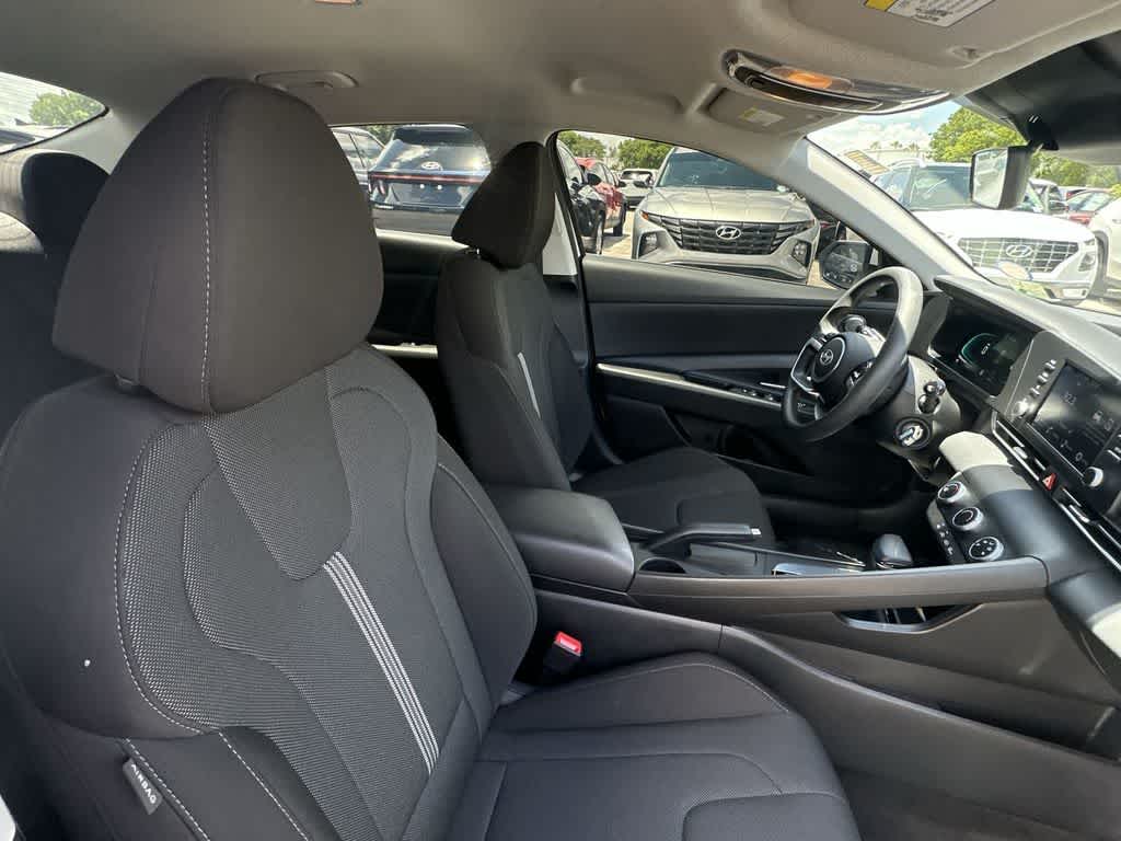 Thumbnail: 2025 Hyundai Elantra - 15